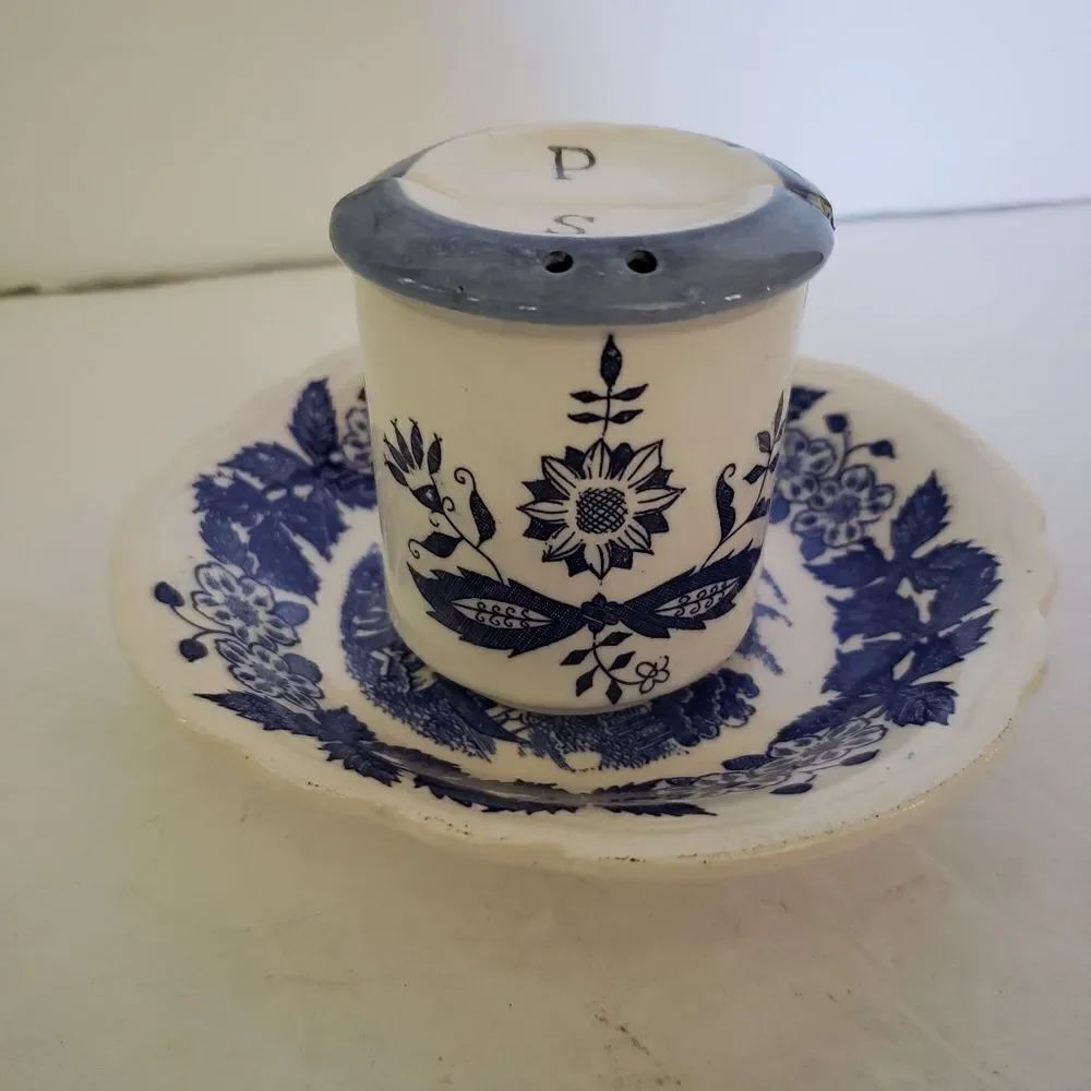 3 Piece Salt & Pepper Shaker Set - Picture 5 of 12
